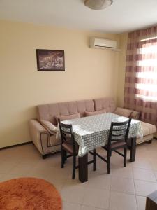 Sunny House Family