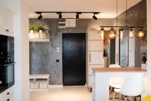 Artsy Riverside Suite - 1BR Amazing central apartment