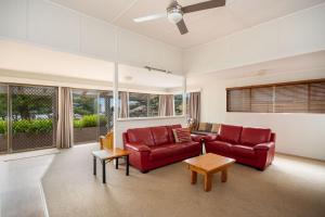 Clarence Court ON THE Beach - Spacious beach house - Holiday Yamba