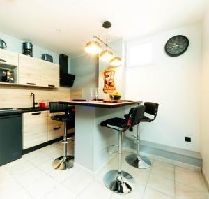 Centre Historique - FREE Parking - Self Checkin - WIFI - INDUSTRIEL - SLEEPNTRIPBEZIERS