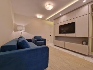 Modern best located one bed flat MAX 3 PERSON included kids no bicycle space