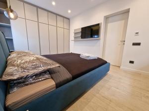 Modern best located one bed flat MAX 3 PERSON included kids no bicycle space