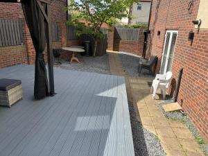 Numero Uno Detached Aparthouse 7 BR Hot Tub Wifi Parking