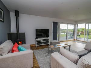 Llyn Cae Ty Nant Fishery Holiday Let