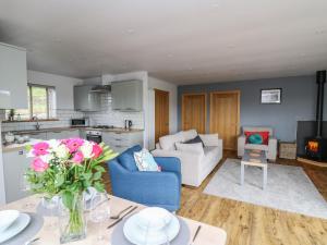 Llyn Cae Ty Nant Fishery Holiday Let