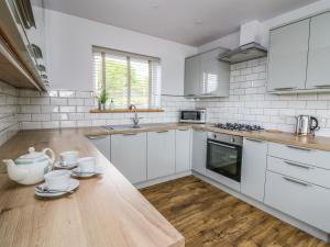 Llyn Cae Ty Nant Fishery Holiday Let