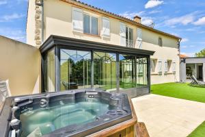 Maisons de vacances Belle maison de 300 m2 avec piscine, sauna, jacuzzi : photos des chambres