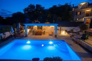 Villa Marela with Heated Swimming Pool - Gornji Seget