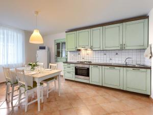 Holiday Home Tommy by Interhome 
