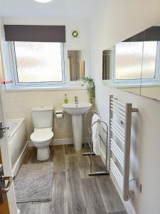 Bright 2 Bedroom Apartment - Edinburgh