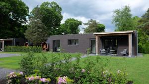 The Black Oak - Luxe bungalow met prive sauna