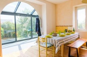 Maisons de vacances Treffiagat - Grande maison pour 9 - Jardin : photos des chambres
