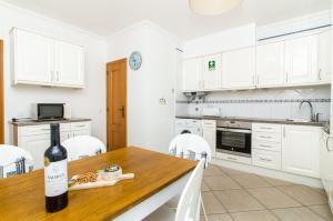 Oura Sunrise 3F Apartment by Stay ici Algarve Holiday Rental