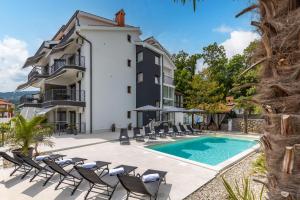 Villa Adriatic, Apartment Rebecca with heated swimming pool, sew view, childrens playground 