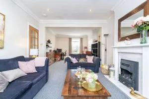 NEW Four Bedroom House - all rooms ensuite - Causewayhead