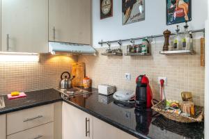 Great 35 sq m Studio on 1st floor in bohemian Psyri in Athens historic center-In Vivo Apartments