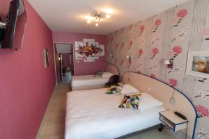 Hotels LOGIS Le CANTAREL : Chambre Familiale Standard