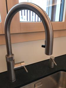 Romantic private superior Swiss Chalet with Hottub