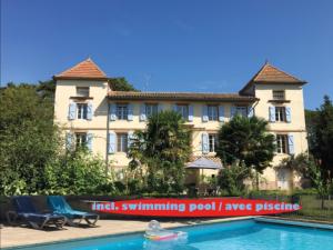 Villas Domaine de Menerque - petit chateau avec piscine : photos des chambres