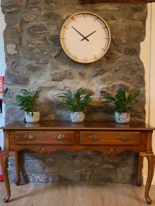 Three-Bedroom Cottage room in Vulcan Lodge Cottages