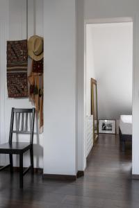 Veeve - Footsteps from the Arc de Triomphe