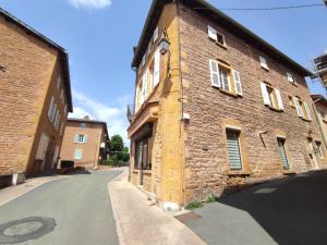 B&B / Chambres d'hotes Appartement Bagnols - Les Meubles des Pierres Dorees : photos des chambres