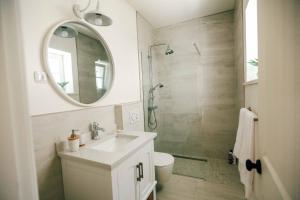 Seafront Beach House - First Row to Sea