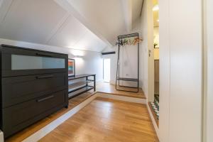 Mercadores Apartment by Amber Star Rent