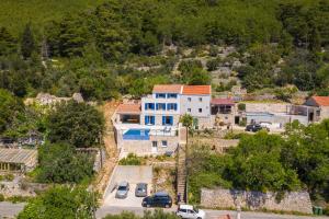 Villa Korta - Spacious House with Pool