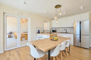 Villa Korta - Spacious House with Pool