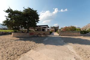 Amaryllis front beach hotel