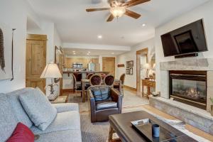 2 BR Condo Arrowhead Village, Walking Distance to Lift