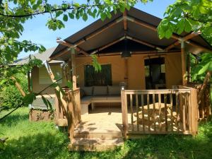 Tentes de luxe Charmant lodge au coeur de la nature : photos des chambres