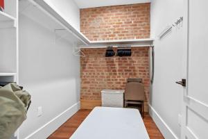 Fab 1838 Garden District 5BR with Parking And Balcony