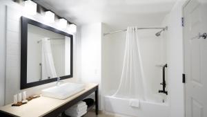 Queen Room with Two Queen Beds room in Country Inn & Suites by Radisson State College (Penn State Area) PA