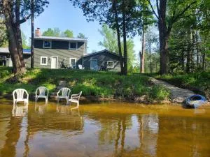 Timberwolf Retreat - Au Gres