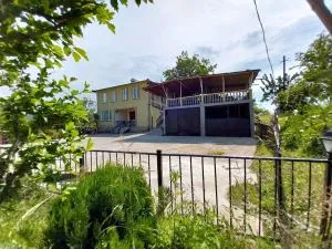 Lana's Guest House - Khala