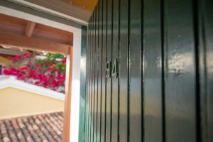 Alexandras On The Beach and Pool apt