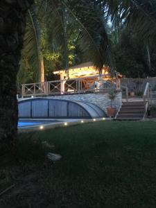 Maisons d'hotes LA MAISON DE LA DUNE - Chambres Climatisees - Jacuzzi 1ere seance offerte - Piscine chauffee avec Abri Amovible - Plage situee a 200m, acces direct par le bois : photos des chambres