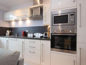 Flat 1, 32 Newcomen Road