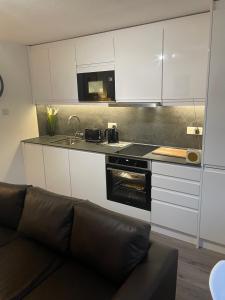 Lovely 3 bed ground floor flat with free parking