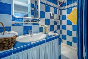 Maisons d'hotes Clos des herissons, chambre bleuet, piscine, jardin : photos des chambres