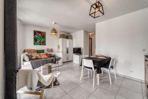 Appartements Emergence - Beau T1 pour 2 personnes balcon et garage : photos des chambres