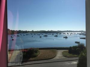 Maisons de vacances Apartment in Portsall with Stunning Sea View : photos des chambres