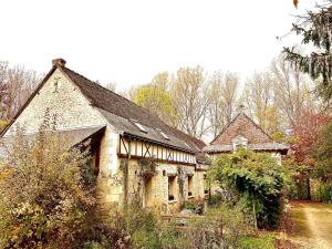 Maison Authentique avec Parc, Cheminée et Équipements Modernes au Cœur de la Vallée de la Loire - FR-1-381-468