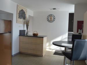 Maisons de vacances Gite Montaiguet-en-Forez, 5 pieces, 8 personnes - FR-1-489-371 : photos des chambres