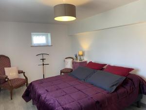 Maisons de vacances Gite Montaiguet-en-Forez, 5 pieces, 8 personnes - FR-1-489-371 : photos des chambres