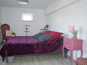 Maisons de vacances Gite Montaiguet-en-Forez, 5 pieces, 8 personnes - FR-1-489-371 : photos des chambres