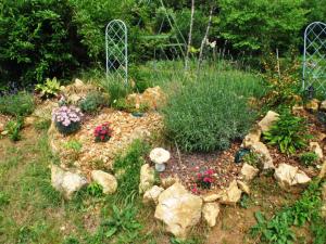 Maison de campagne proche de la Dordogne avec grand jardin et cheminée - FR-1-616-61