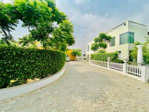 Spring Gardens and Farmstay